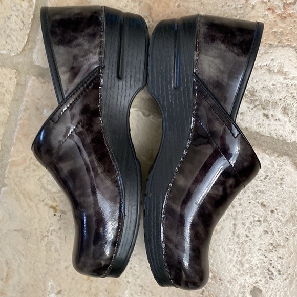 Dansko Clog Womens Sz 41 Black silver Marble Patent Leather Nurse Comfort - Picture 3 of 9